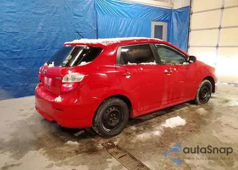 2010 Toyota Corolla Matrix z USA, uszkodzony, nr VIN 2T1KU4EE1AC333047